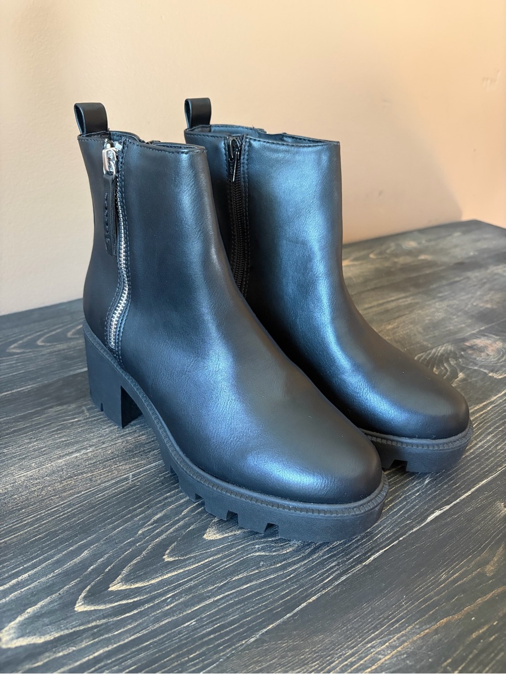 DV by Dolce Vita Nicola Black Lug Sole Ankle Booties *NEW* Sz 7